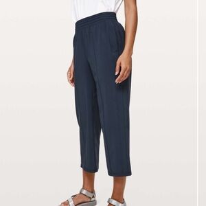 Lululemon Wanderer Crop Pants Women Size 2 True Navy Casual